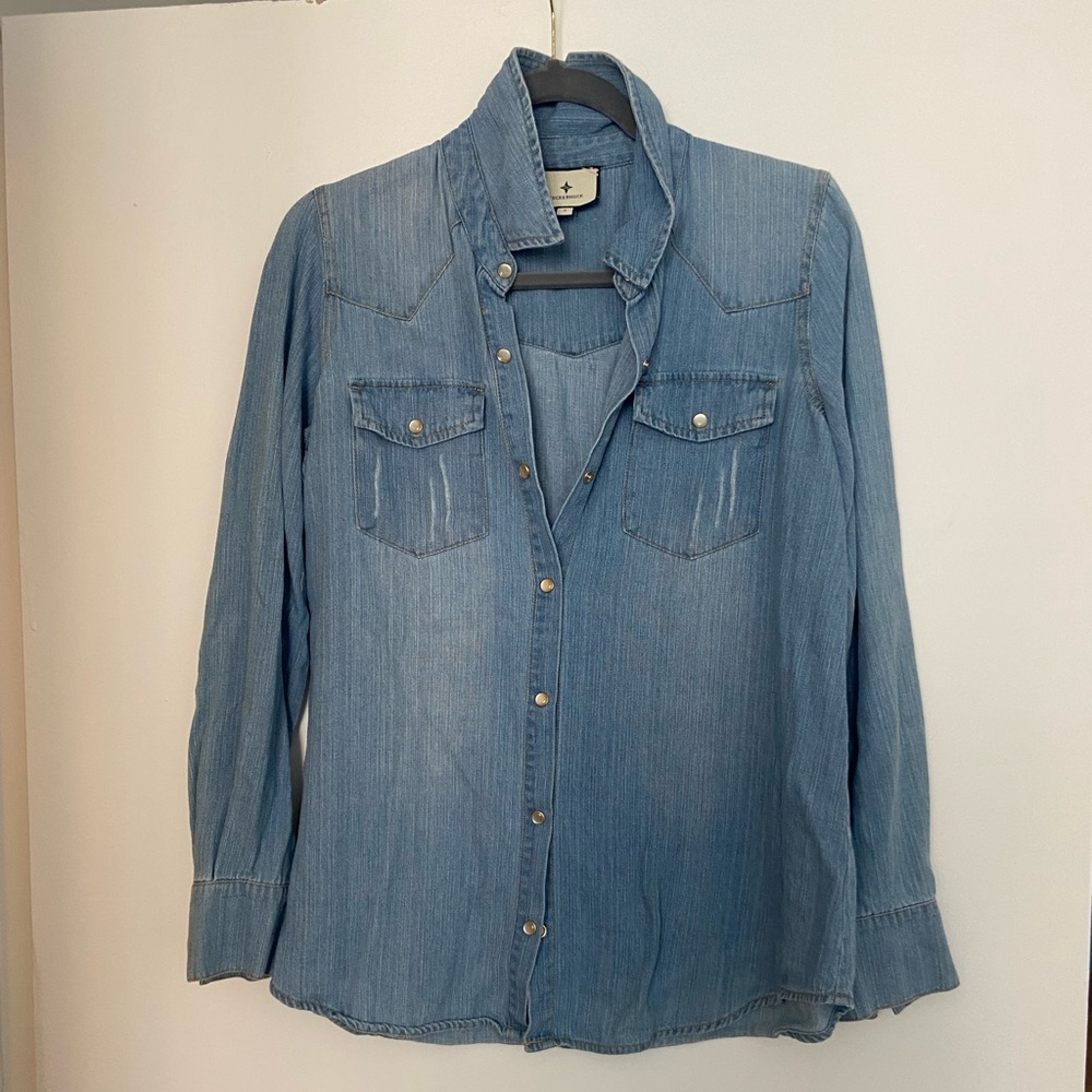 Tuckernuck Denim snap shirt